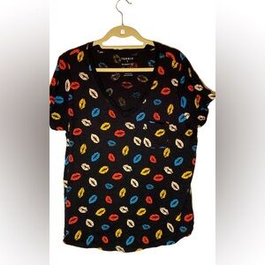 Torrid Multi Color Lips Kisses Classic Fit Tee Size 1x 14-16